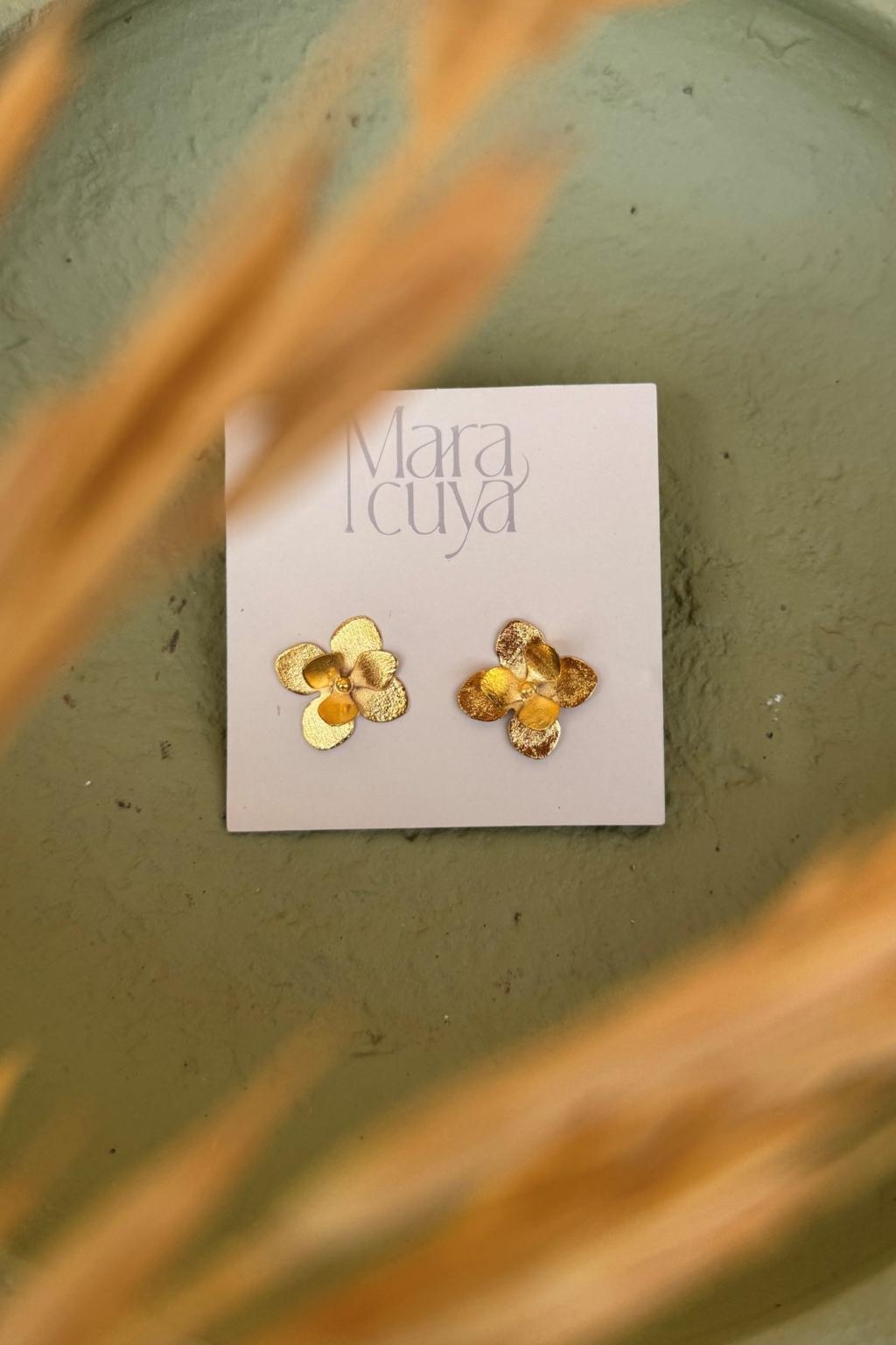 Mini Calía Earrings