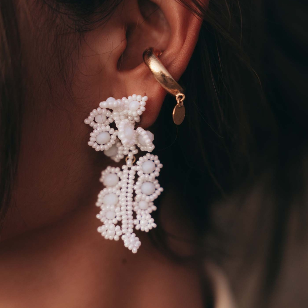 Zuna Flower Earrings [White]