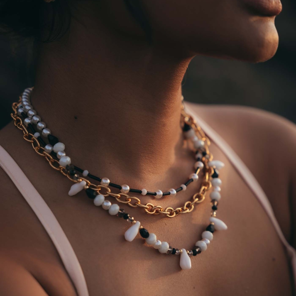 Zendra Necklace [Black/White]